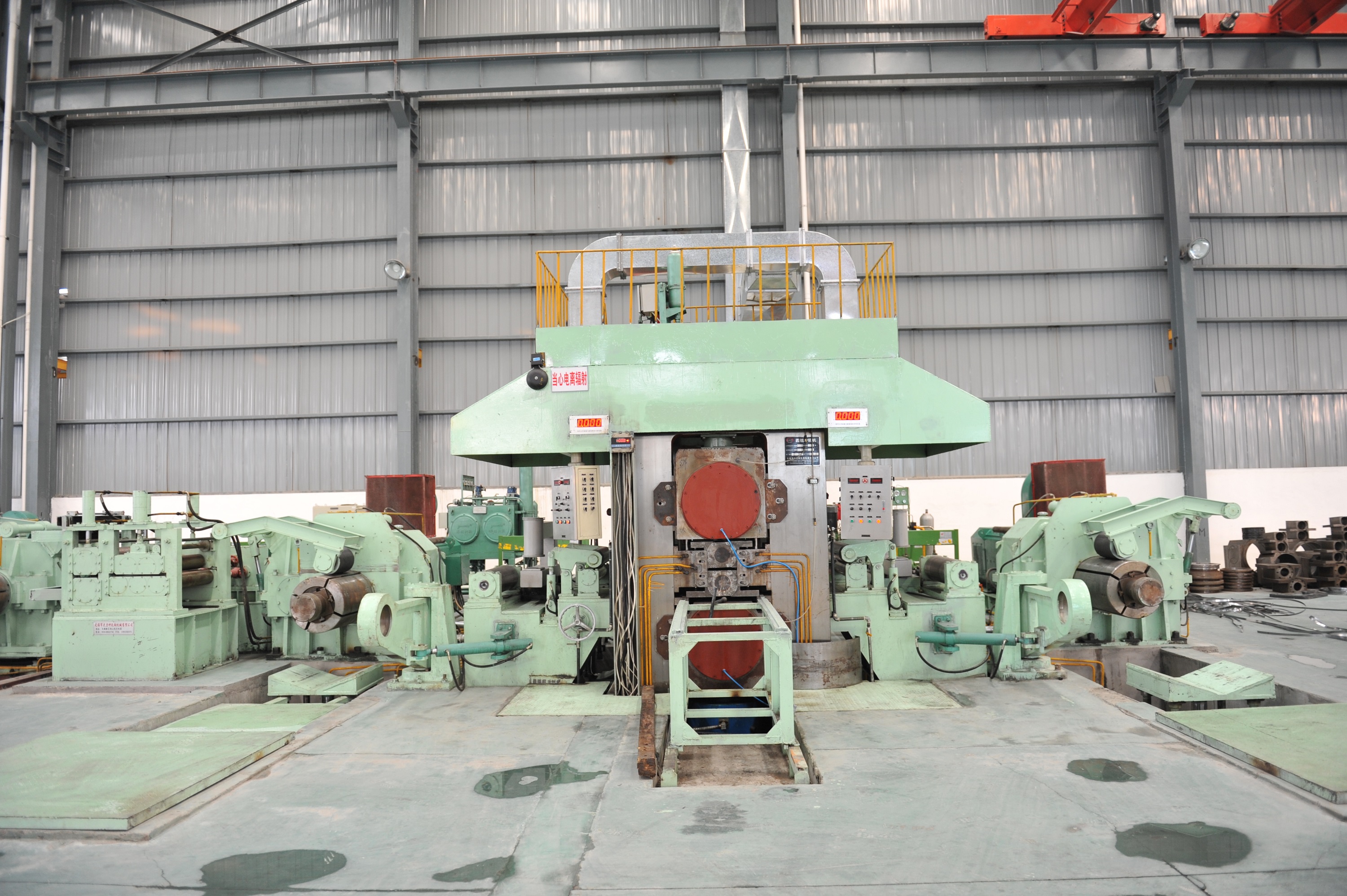 Four-high reversing cold rolling mill