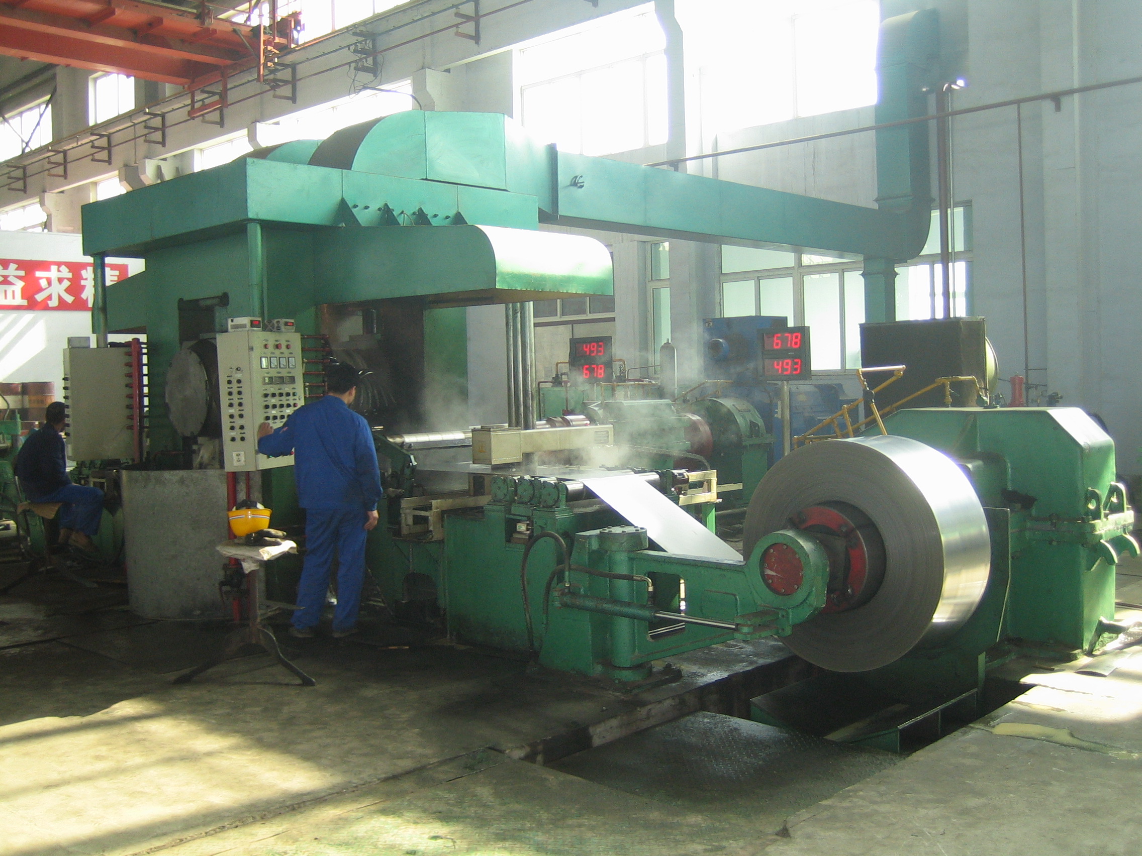 Six-high reversing cold rolling mill