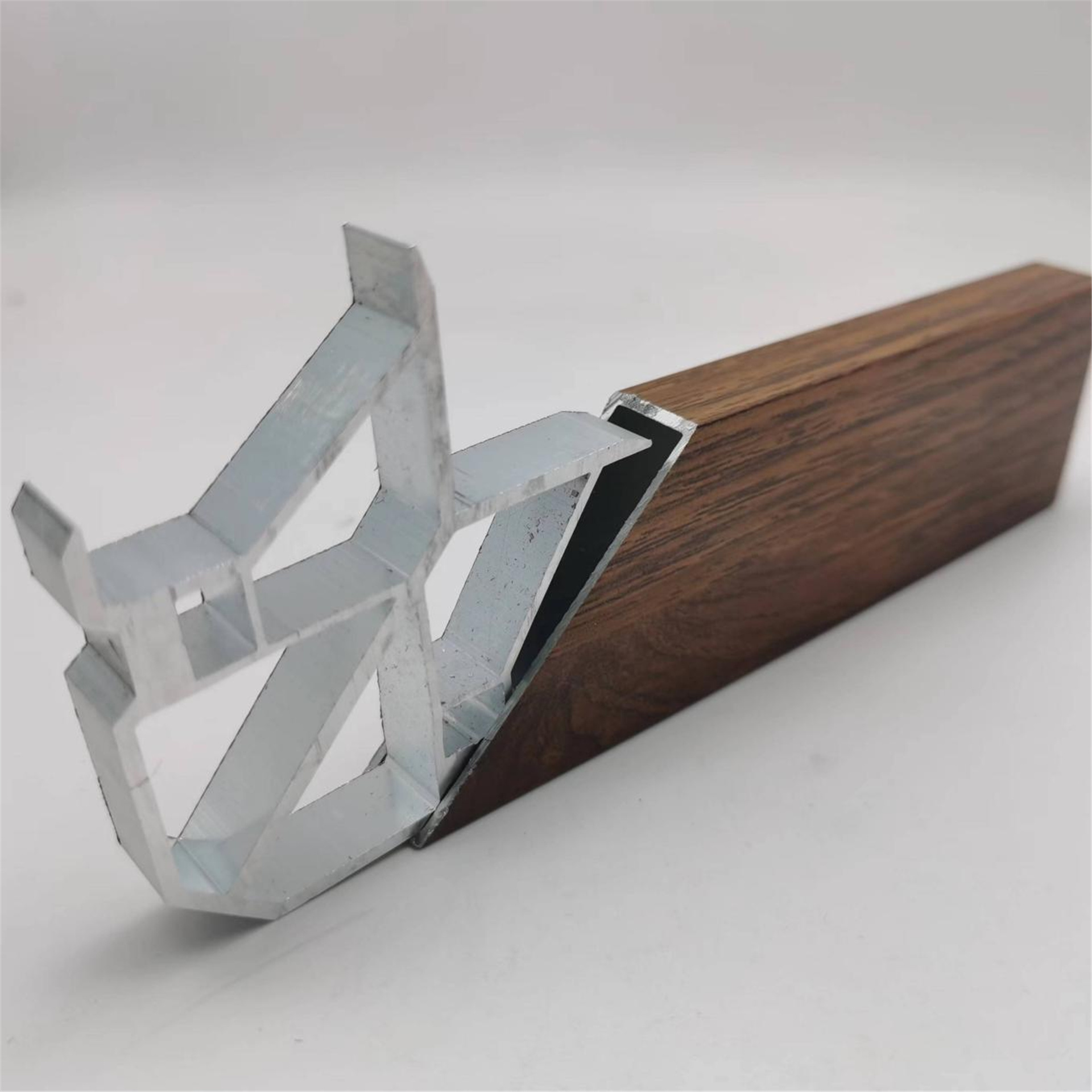 Aluminum alloy corner bracket