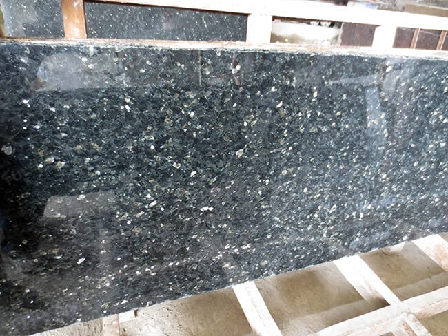 Hot Sale Polished Emerald Pearl Granite Slabs