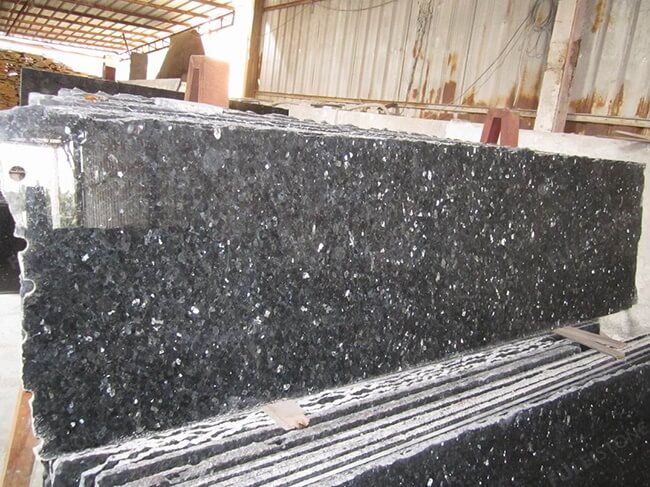 polished emerald pearl granite slabs (2)