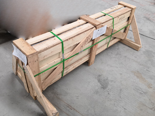 strong wooden crates packing of dark green marble table tops