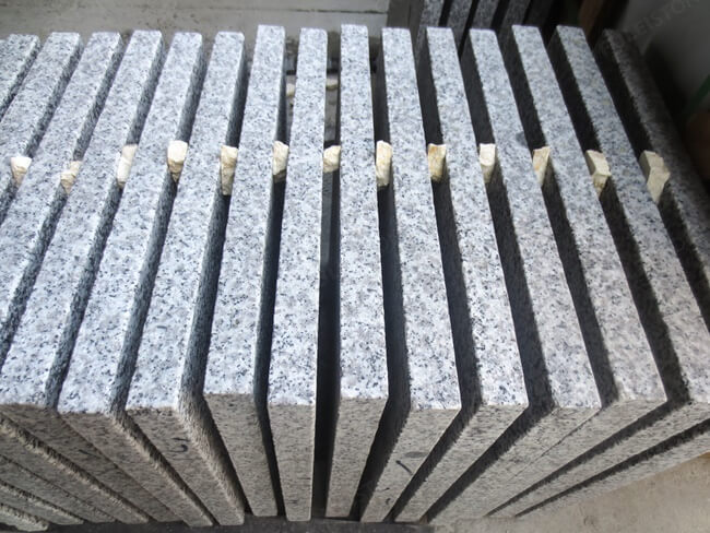 Chinese Flamed Grey Granite Tiles for Outdoor Flooring