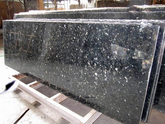 polished emerald pearl granite slabs (1)