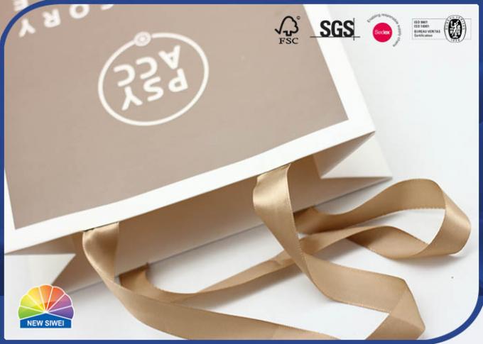 Customzied CMYK Reusable Logo Paper Gift Bag Matt Lamination With Silk Ribbon 0