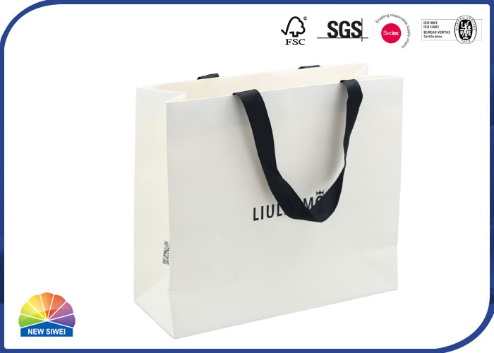 Luxury Custom 200gsm Coated Retail Paper Shopping Bags With Handle Logo Print