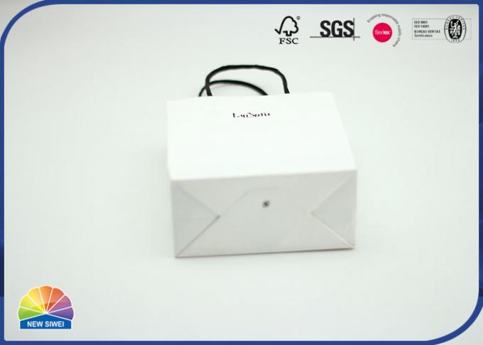 Customized Handle White Kraft Paper Gift Bag Luxury Matte Varnishing For Shopping 0