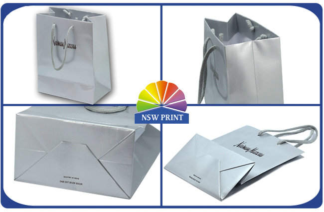 Glossy / Matt Custom Printed Paper Bags With Handle Rope For Garment 0