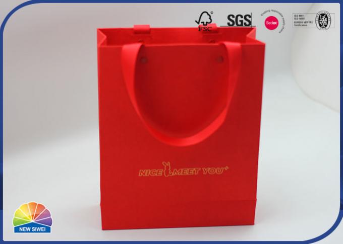 Red Color Luxury Paper Gift Bag Matte Lamination Gold Hot Stamping With Handle 0